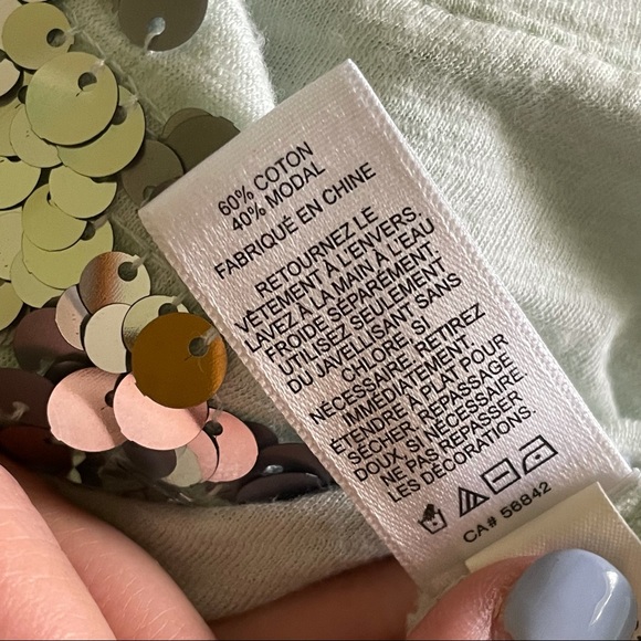 Express Sequin Kiss Shirt - Picture 9 of 10